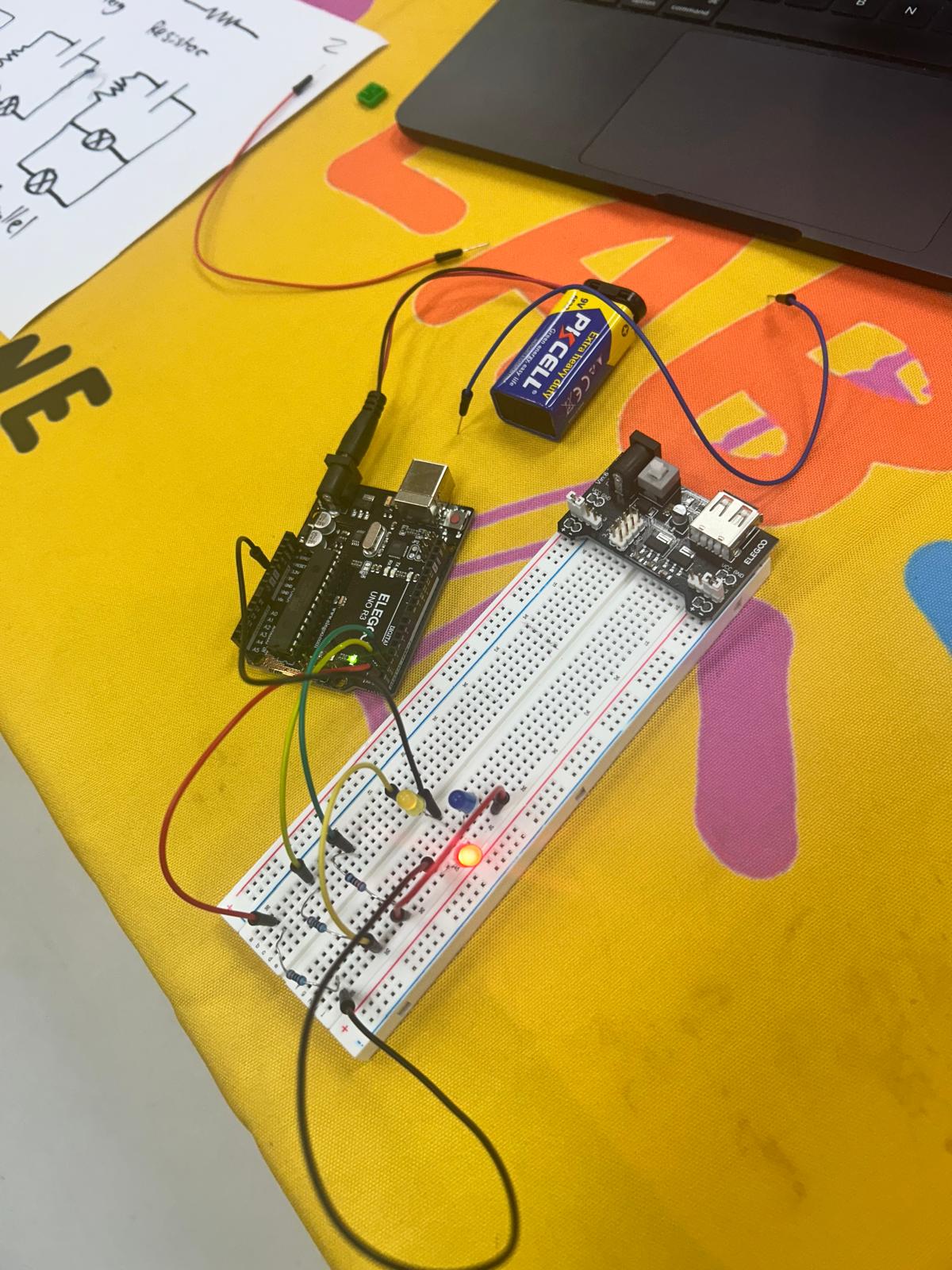 UNO R3-compatible board and electronic components used in a Curious Quanta Arduino workshop